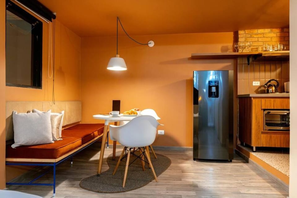Kitchen or kitchenette, Living room, Seating area, Dining area, stove
