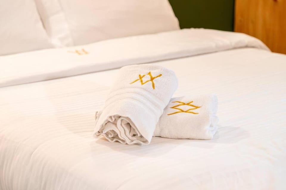 Bed, Photo of the whole room, Bedroom, towels