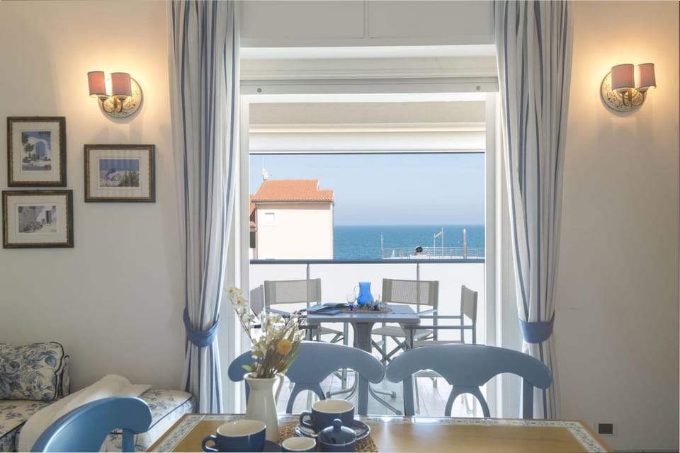 View (from property/room), Balcony/Terrace, Living room, Seating area