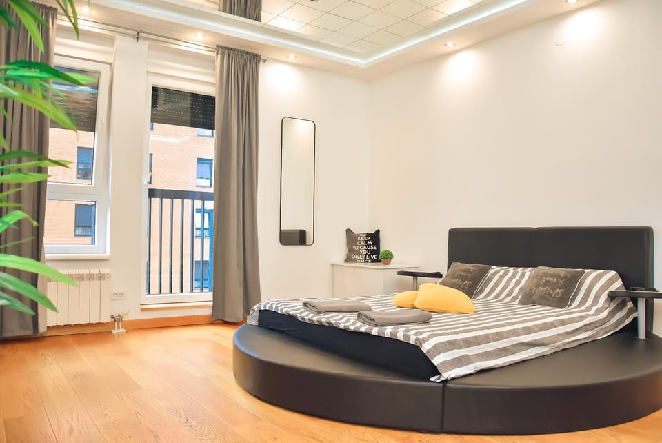Photo of the whole room, Bedroom