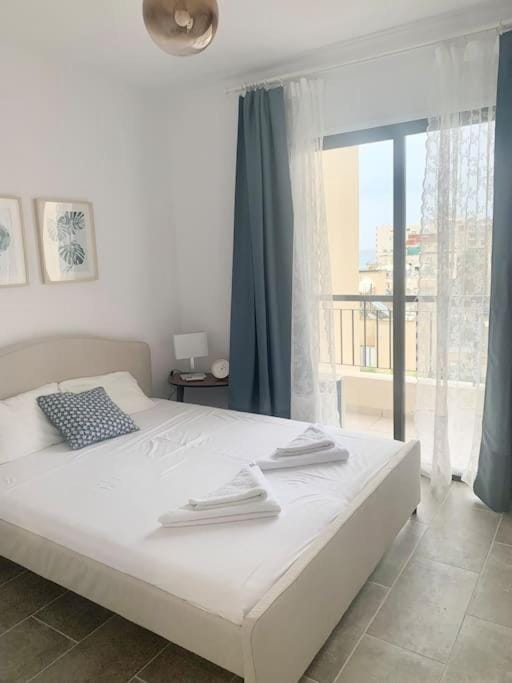 Antonia Sea View Suite Apartment in Larnaca