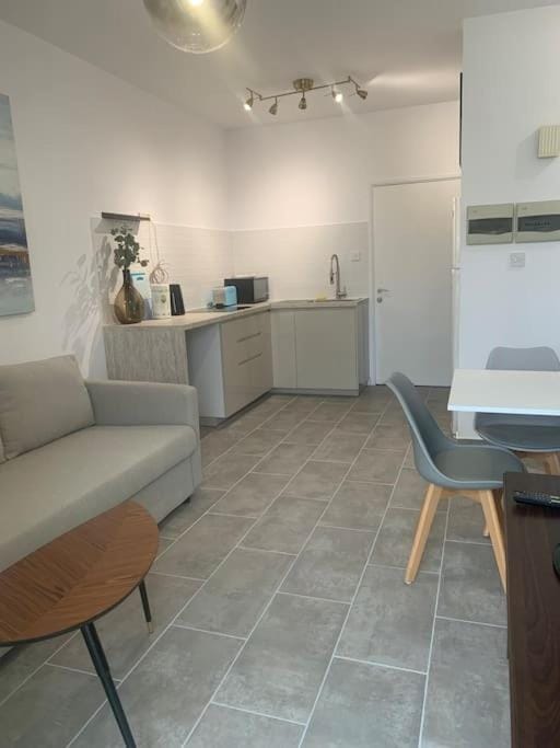 Antonia Sea View Suite Apartment in Larnaca