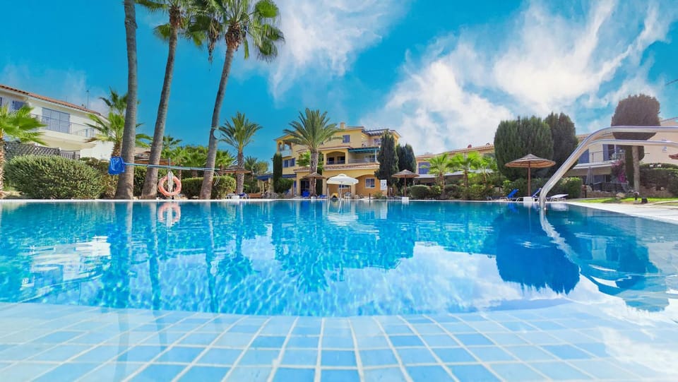 Day, Pool view, Swimming pool, sunbed