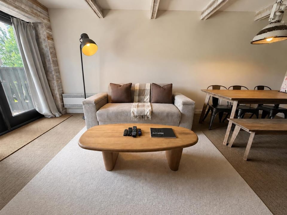 Renovated 1 bedroom with Views of Mont-Tremblant House in Mont-Tremblant