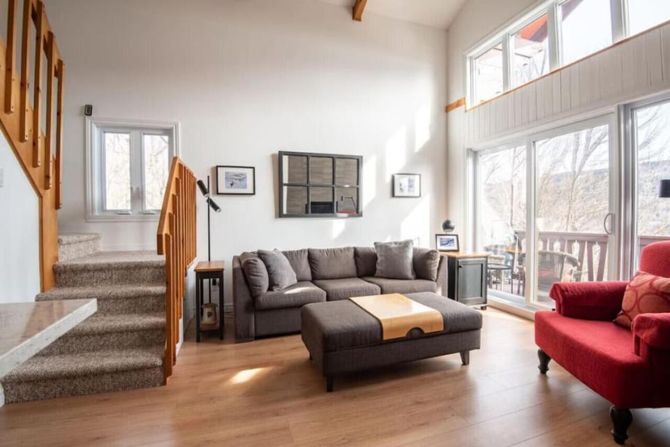 Relaxed Chalet with Views of Mont-Tremblant House in Mont-Tremblant