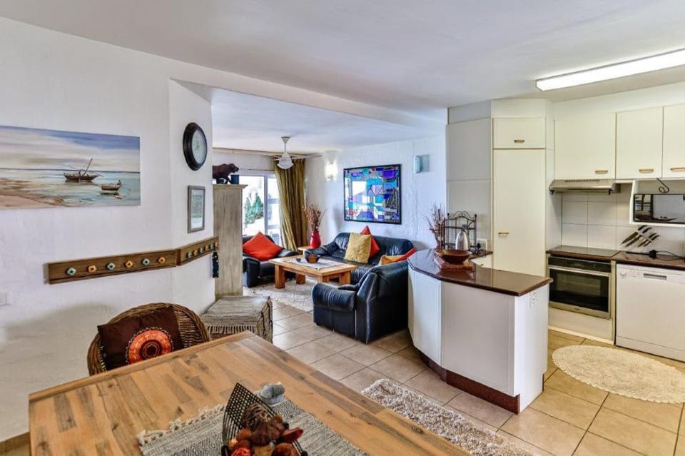 TV and multimedia, Kitchen or kitchenette, Living room, Dining area, oven, stove