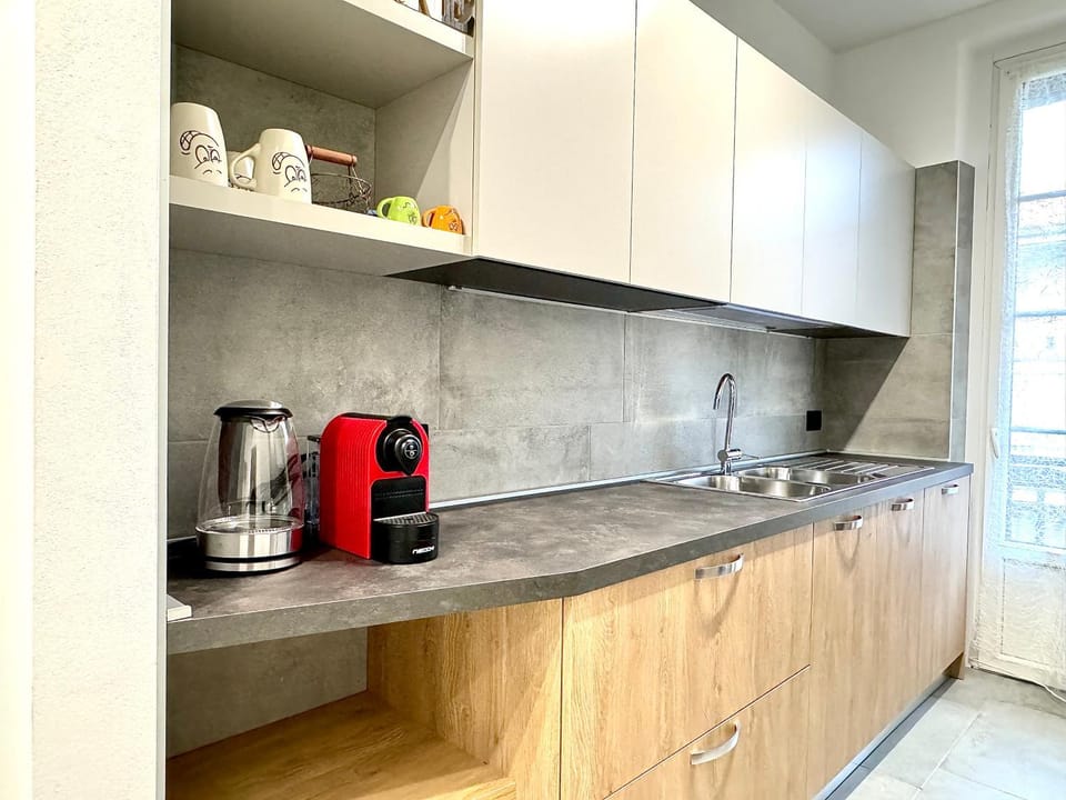 Coffee/tea facilities, Kitchen or kitchenette, stove, toaster