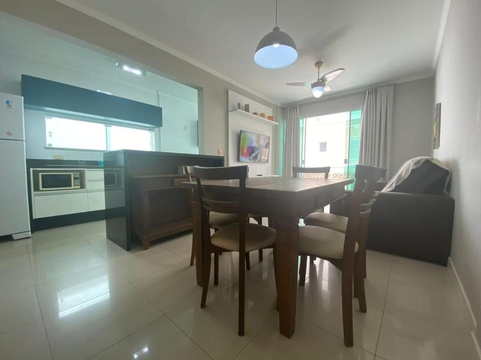 B111 - Apto 02 quartos perto do mar em Bombas - SC Apartment in Bombinhas