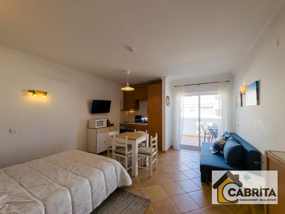 Bed, TV and multimedia, Kitchen or kitchenette, Dining area, Bedroom