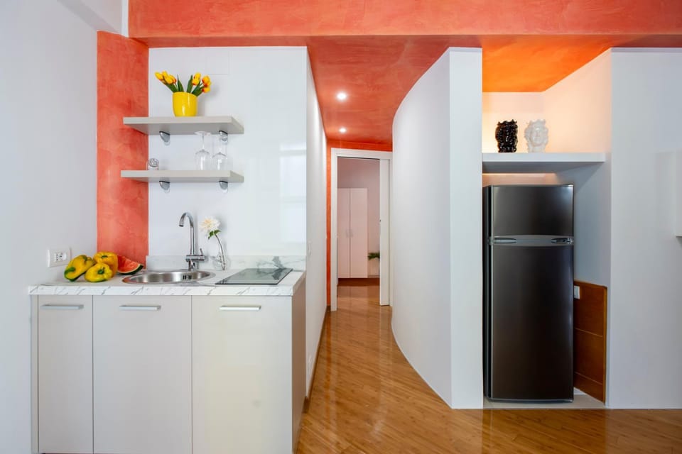 Kitchen or kitchenette, oven