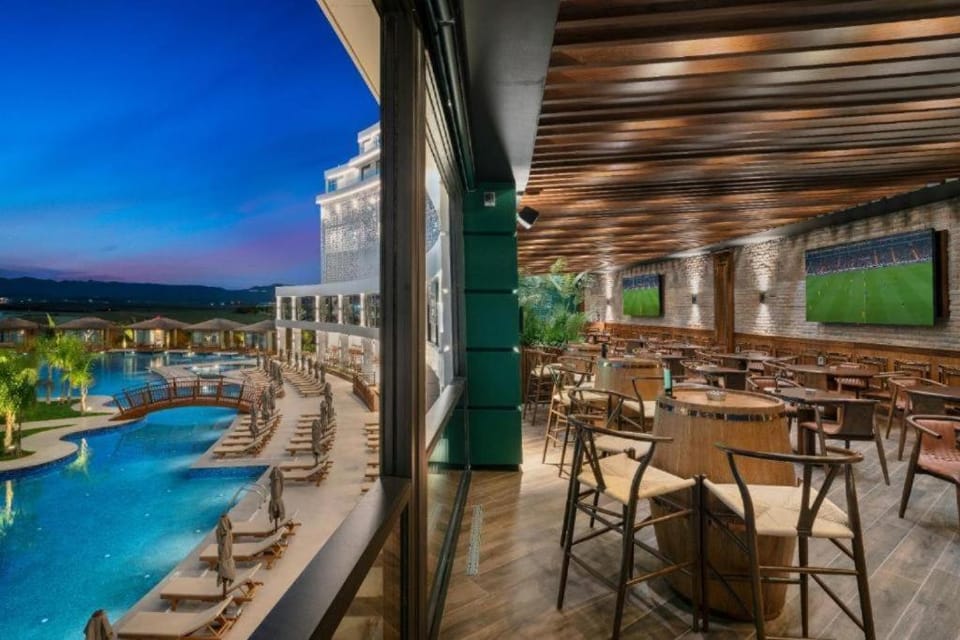 Property building, Restaurant/places to eat, Communal lounge/ TV room, Natural landscape, TV and multimedia, View (from property/room), Balcony/Terrace, Banquet/Function facilities, Evening entertainment, Pool view, Swimming pool, sunbed