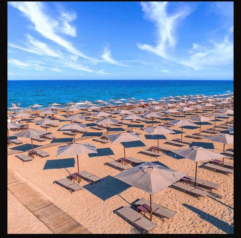 Nearby landmark, Day, Natural landscape, Beach, Sea view, sunbed
