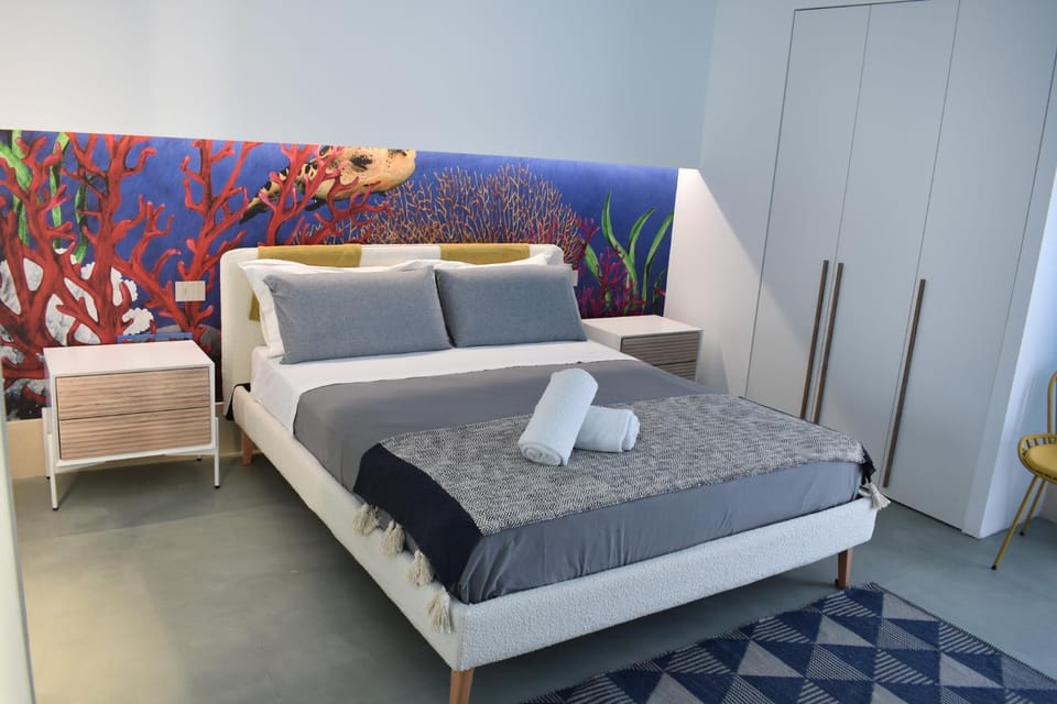 Photo of the whole room, Bedroom