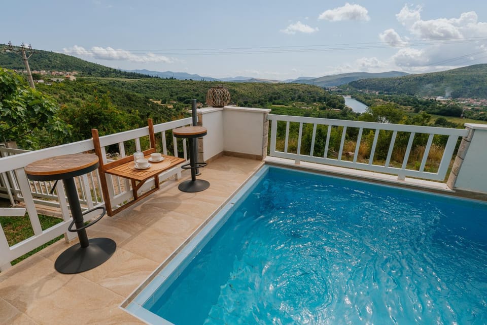 Balcony/Terrace, Mountain view, Swimming pool