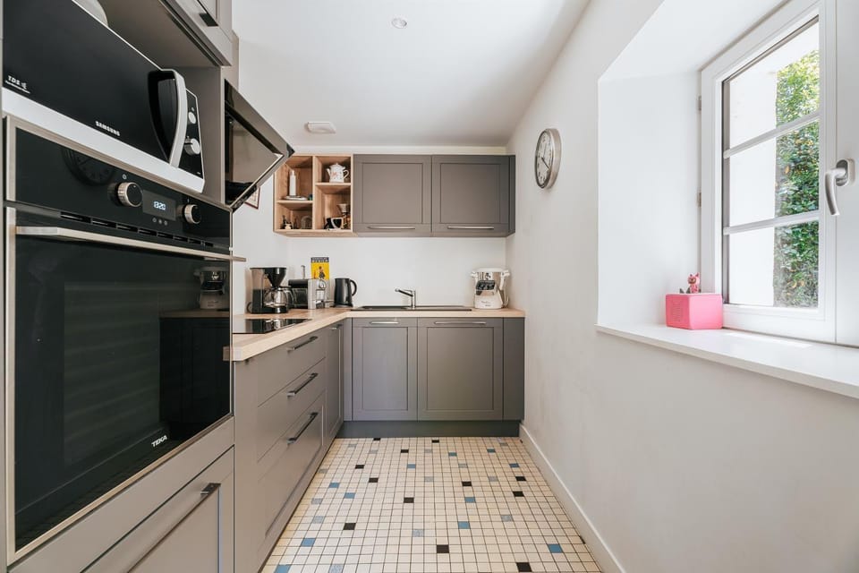 Kitchen or kitchenette, Living room