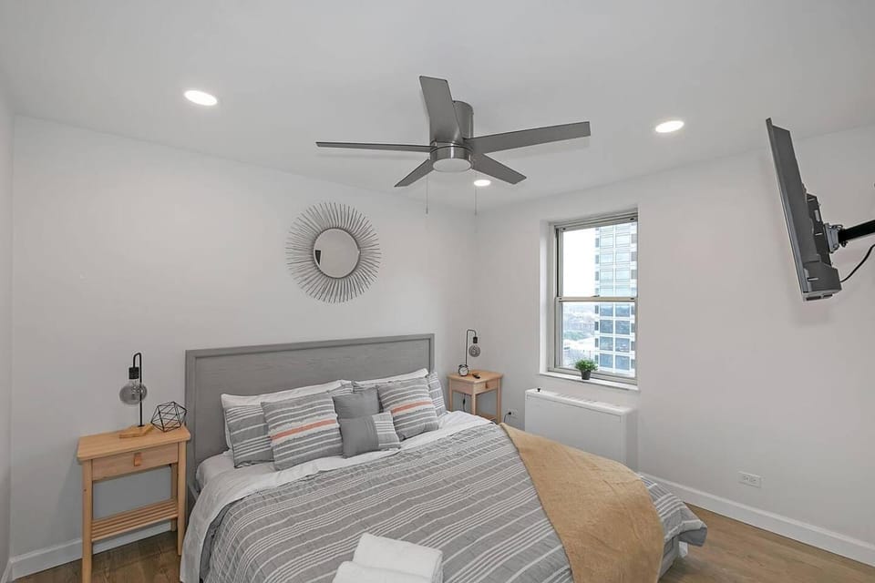Downtown 2BR condo w balcony House in Atlanta