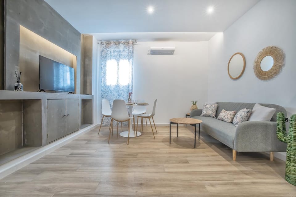 TV and multimedia, Living room, Seating area, air conditioner