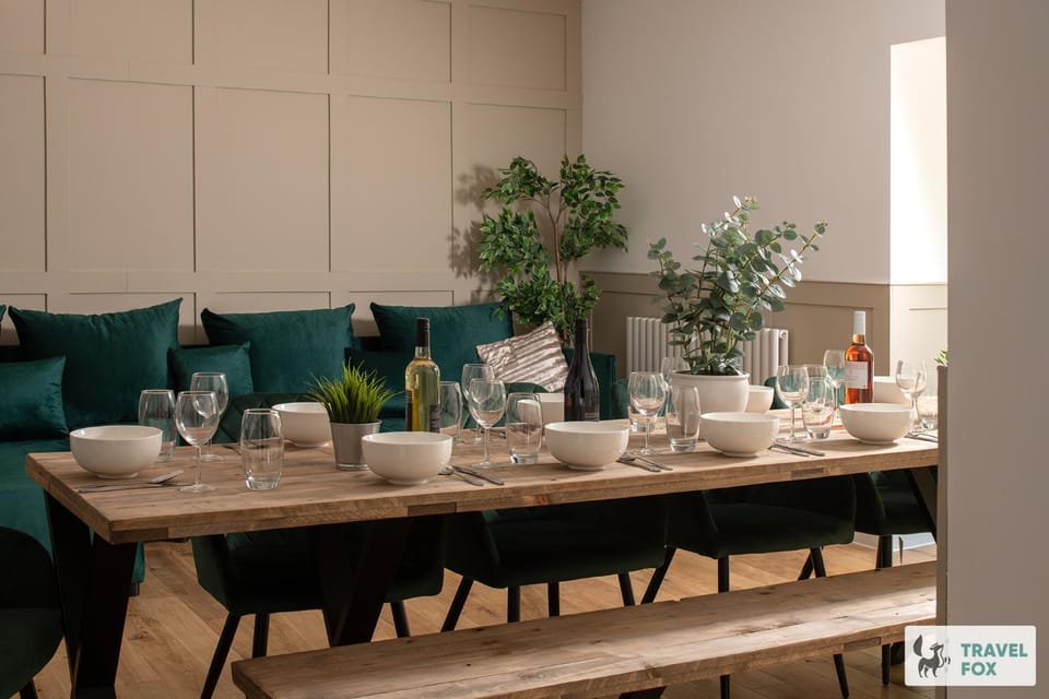 Seating area, Dining area