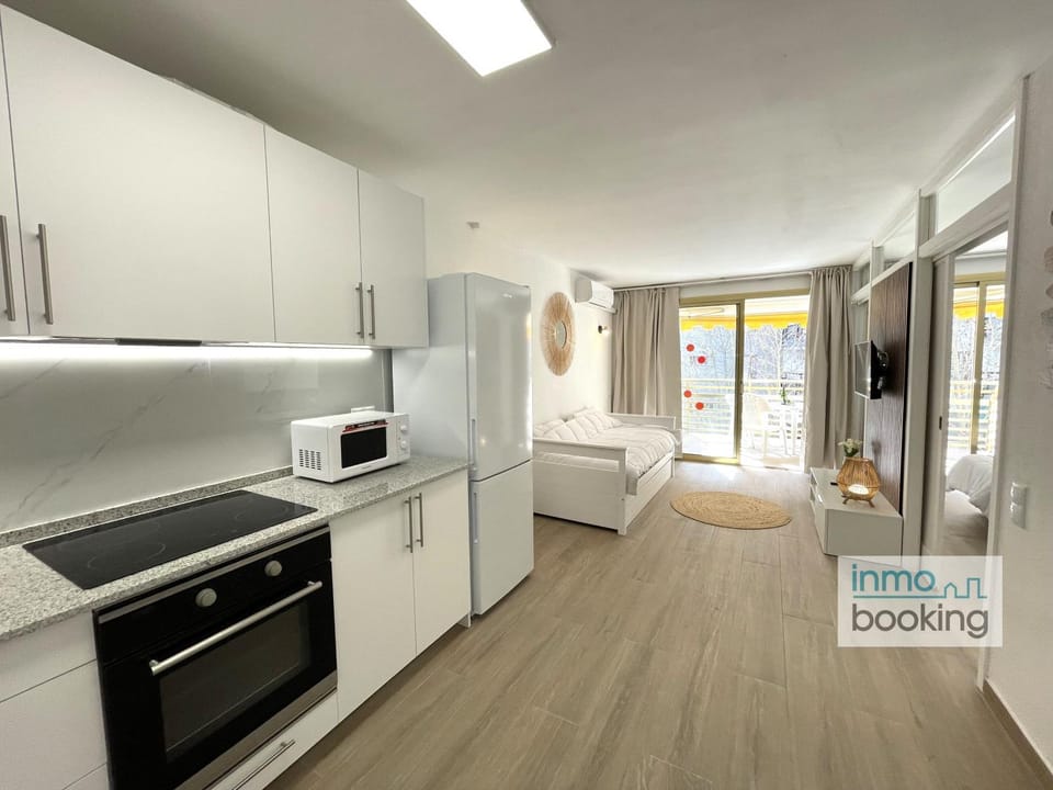 Kitchen or kitchenette, oven