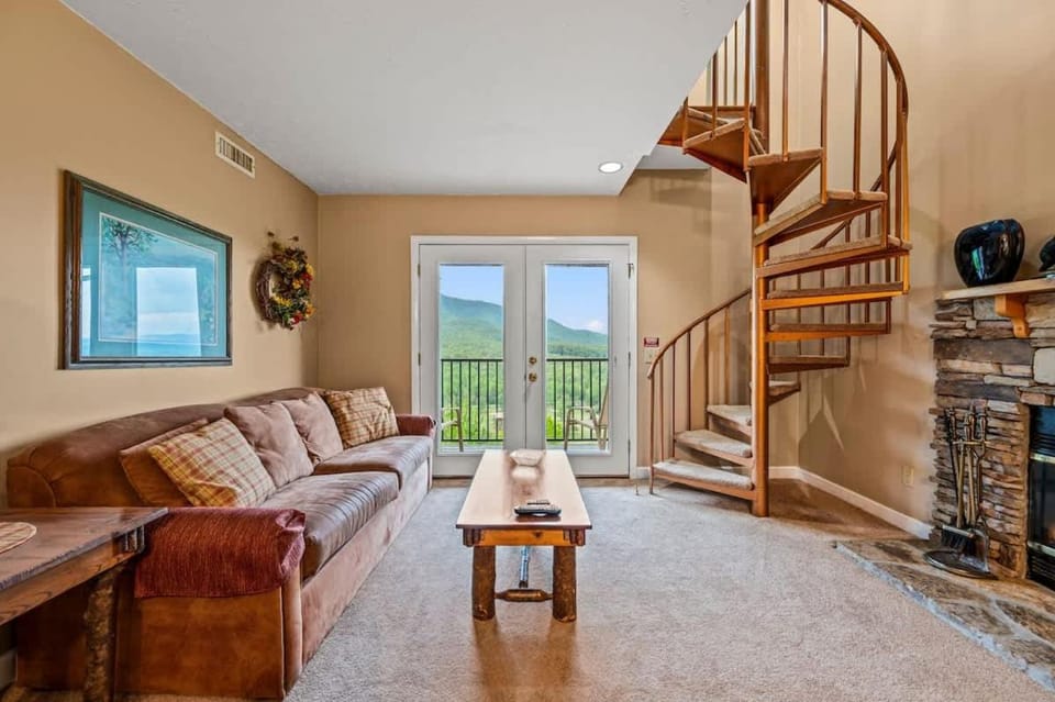 Rocky Top Oasis House in Pittman Center