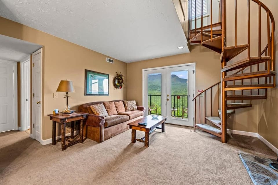 Rocky Top Oasis House in Pittman Center
