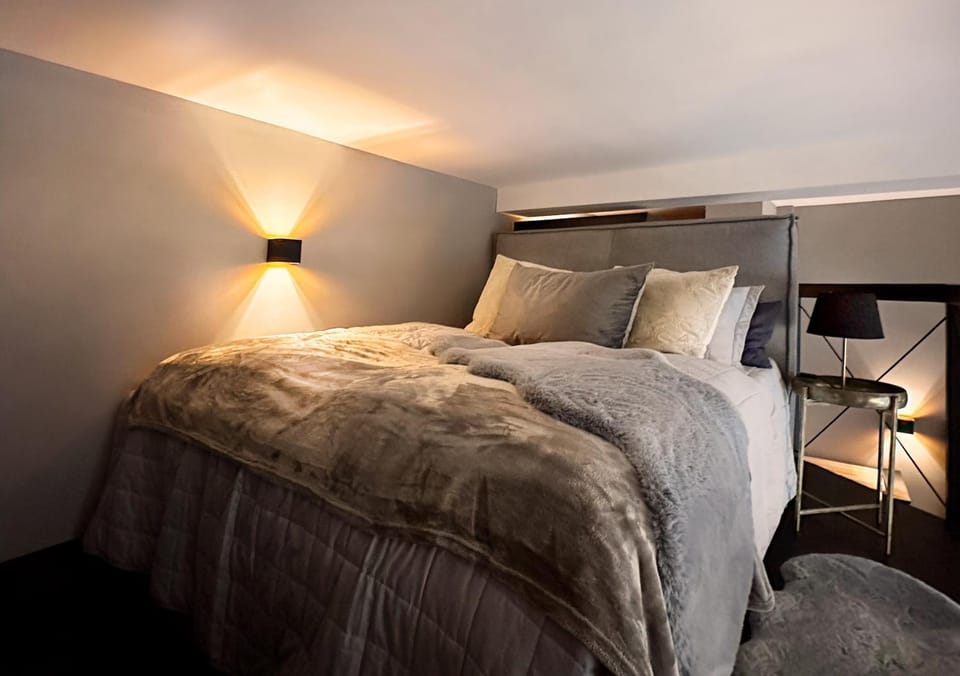 Bed, Bedroom