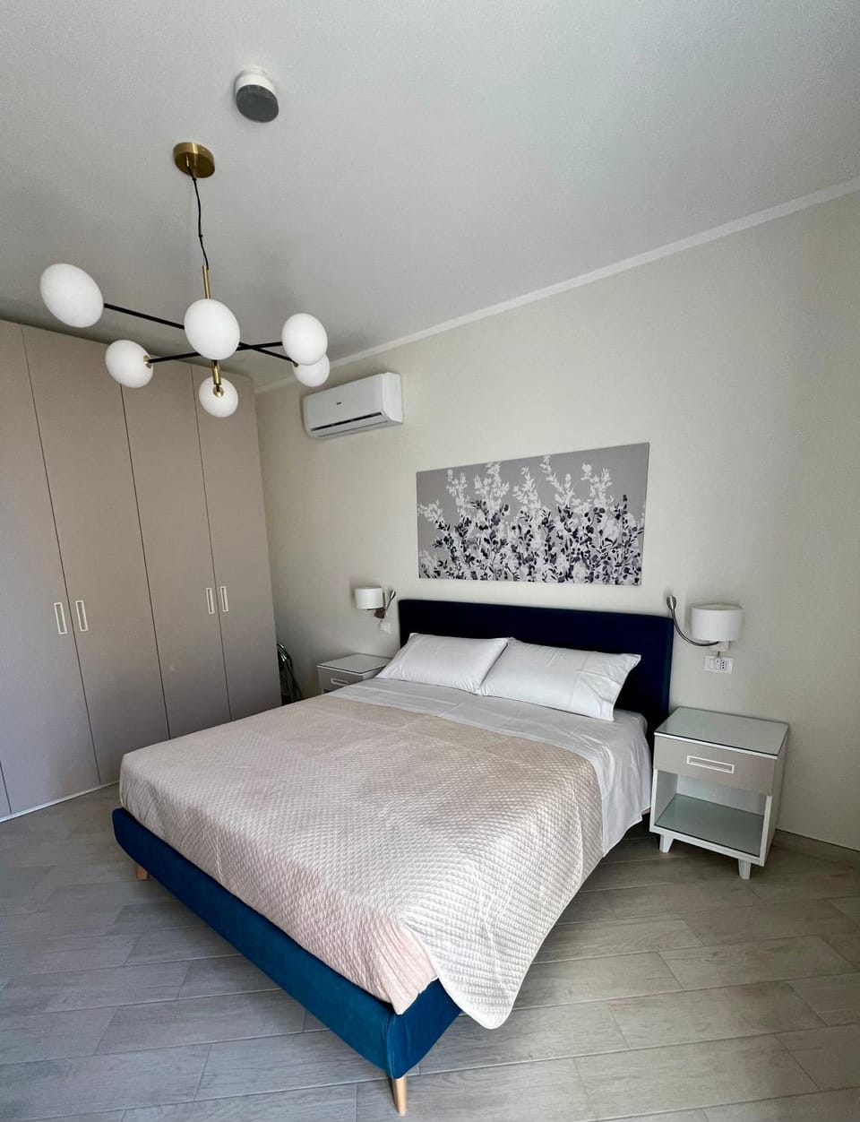 Bed, Photo of the whole room, Bedroom, wardrobe