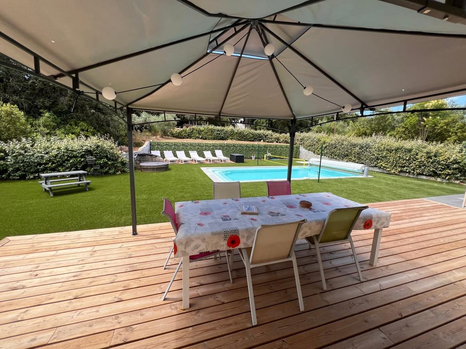 Villa 4 chambres récente avec piscine et Jardin Villa in Lorgues