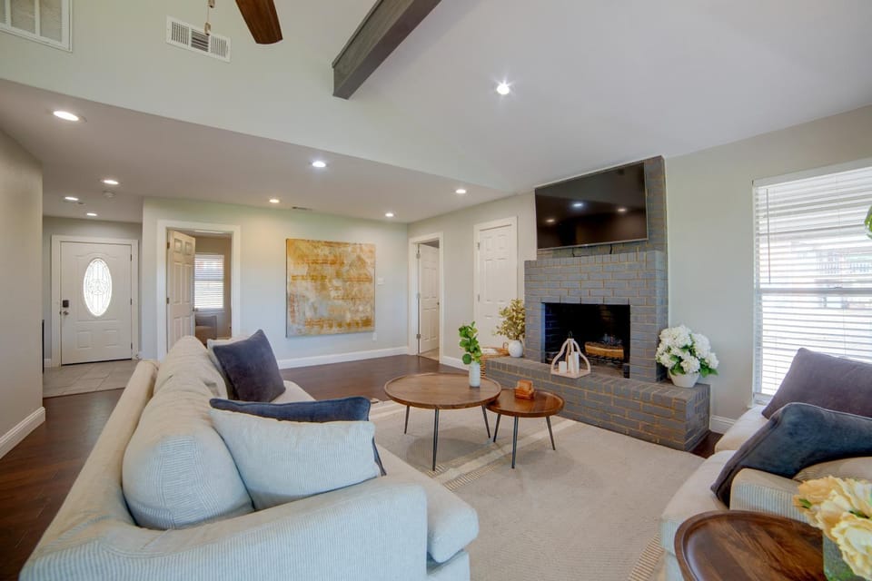 Yard, Deck & Fire Pit: Cedar Creek Reservoir Gem House in Gun Barrel City
