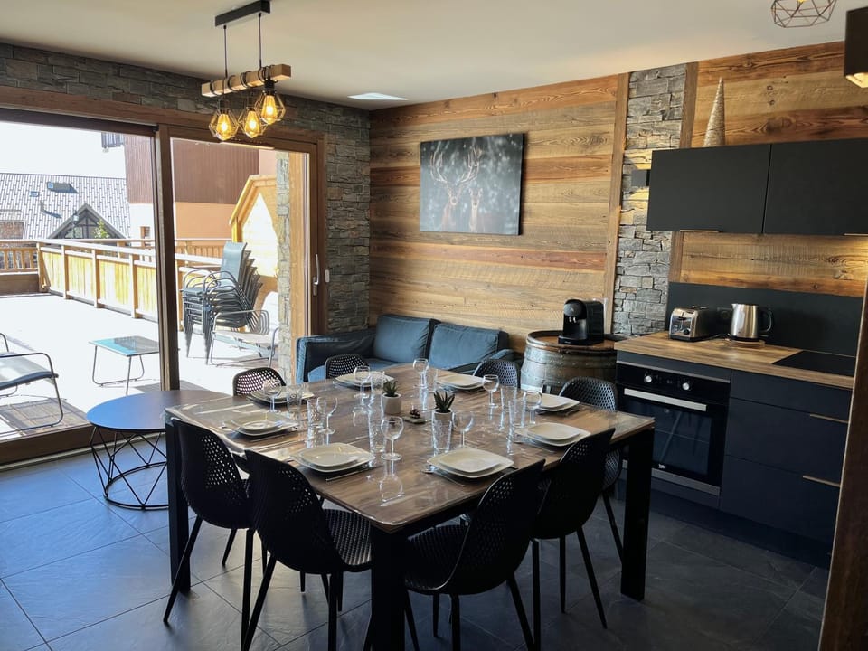 Kitchen or kitchenette, Living room, Dining area