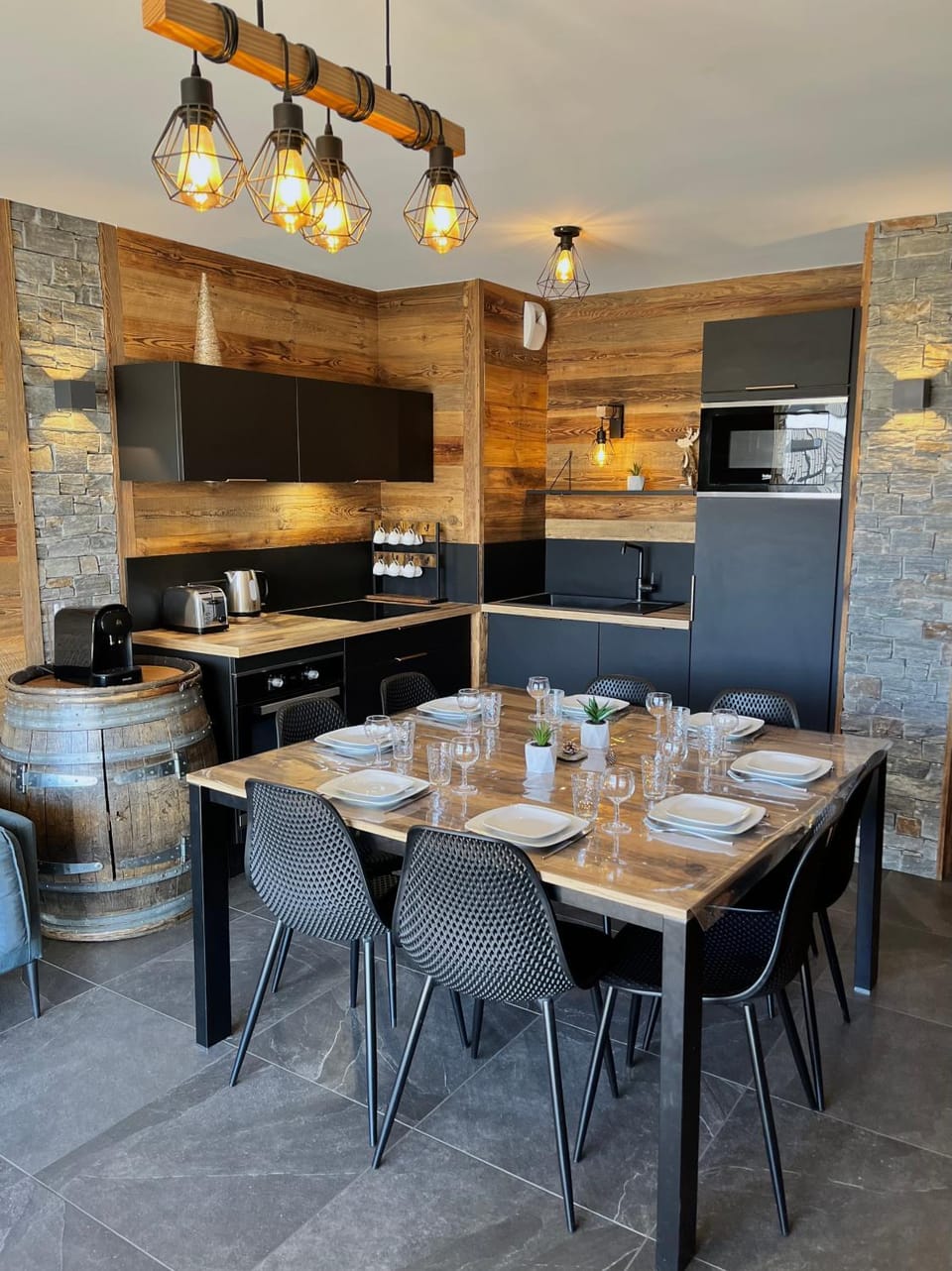 Kitchen or kitchenette, Dining area, stove