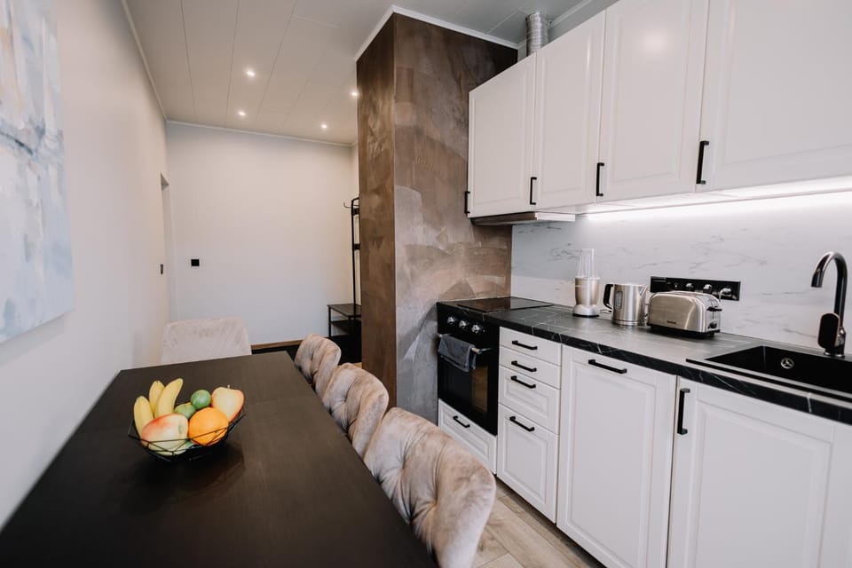 Ringi Heritage Old Town Residences - The Brick & Beam Apartment - Terrace & Parking Apartment in Estonia