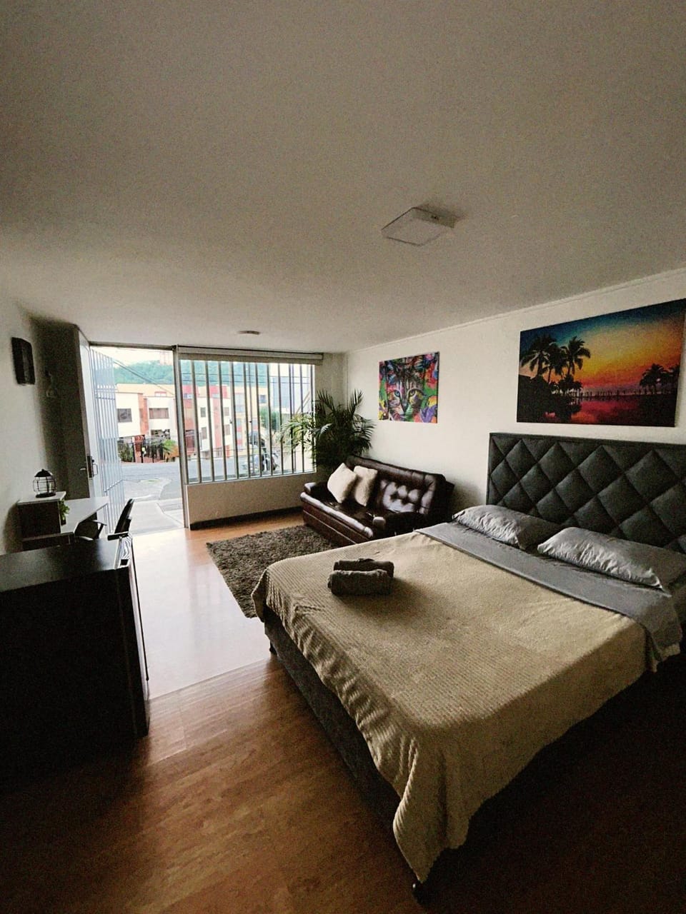 Bed, Living room