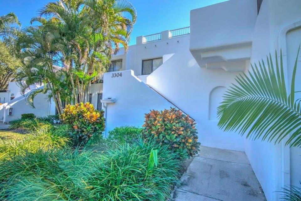 Chic Naples Getaway - Tennis Pool Comfort House in Collier County