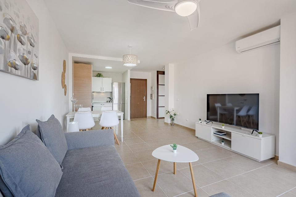 TV and multimedia, Living room, Seating area, Evening entertainment, air conditioner