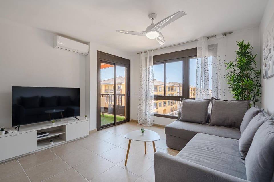 Communal lounge/ TV room, TV and multimedia, View (from property/room), Balcony/Terrace, Living room, Seating area, Evening entertainment, air conditioner