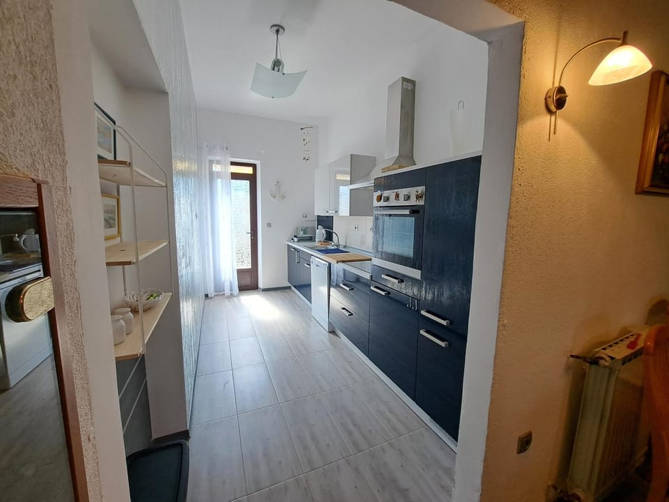 Kitchen or kitchenette, oven, stove