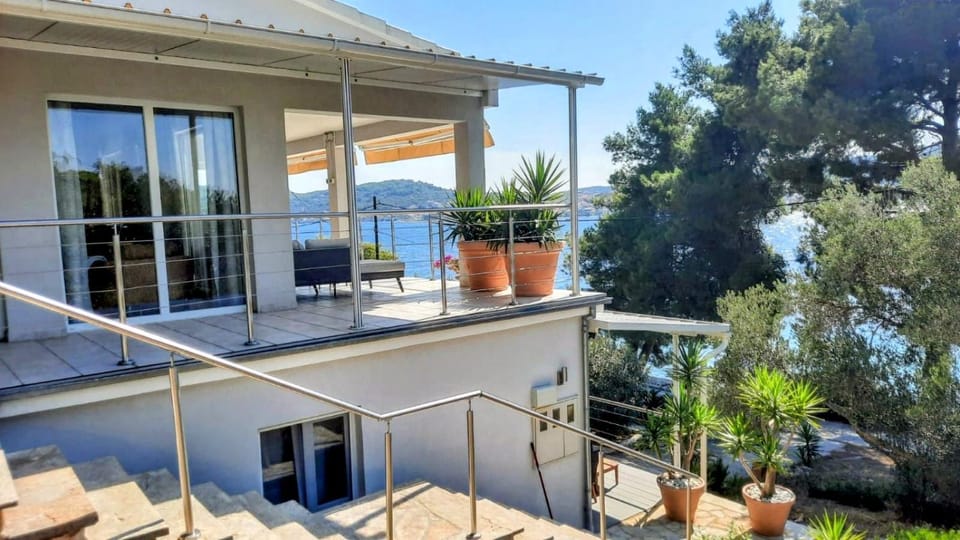 Property building, View (from property/room), Balcony/Terrace, Balcony/Terrace, Garden view