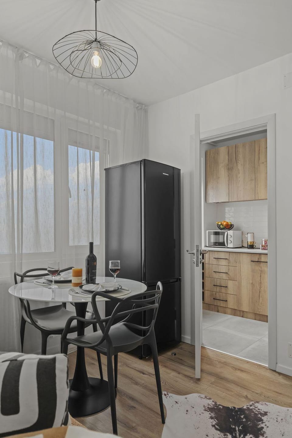 Urban View Studio - Free Parking - Metro Station - Self check-in - Shops Apartment in Bucharest