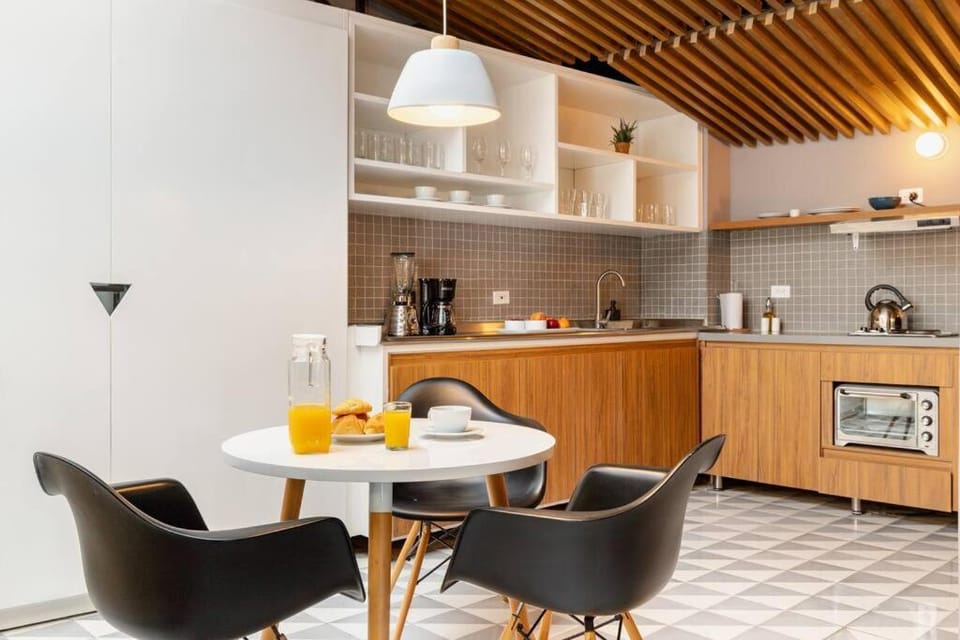 Kitchen or kitchenette, Dining area, oven, stove