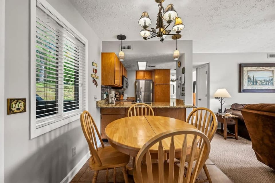 Sunrise Summit House in Pittman Center