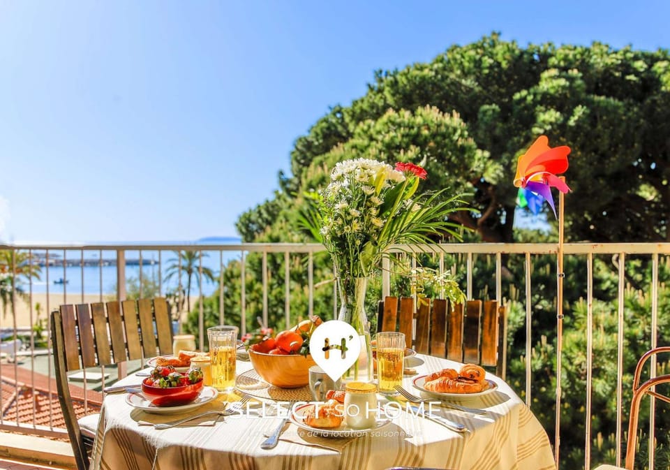 Property building, Patio, Spring, Day, Natural landscape, View (from property/room), Balcony/Terrace, Dining area, Sea view