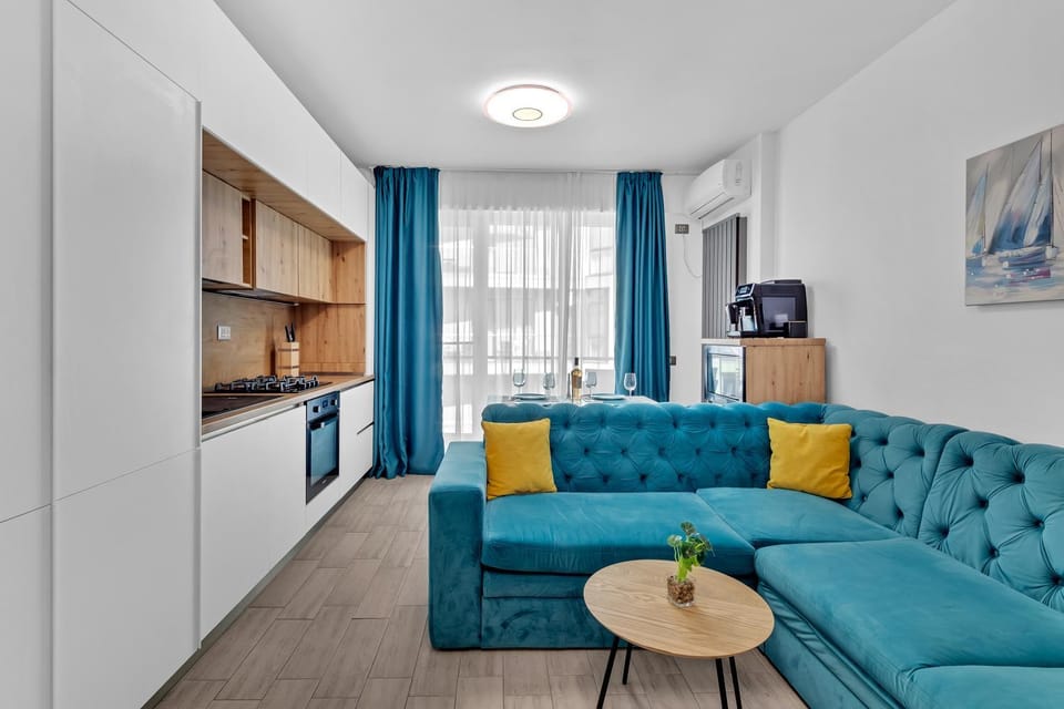 TV and multimedia, Kitchen or kitchenette, Living room, Seating area