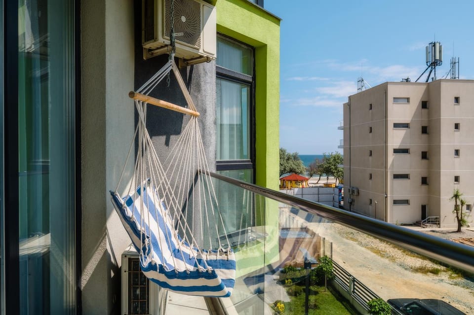 Property building, Balcony/Terrace, Sea view