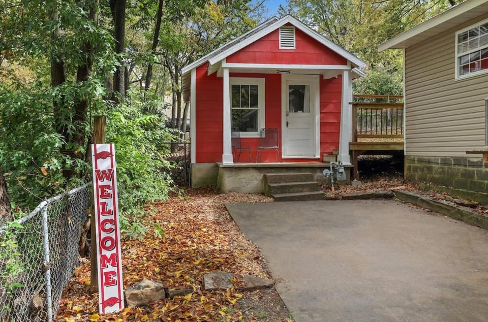 Little Red-Easy 1 2 Mi walk to UofA Campus House in Fayetteville