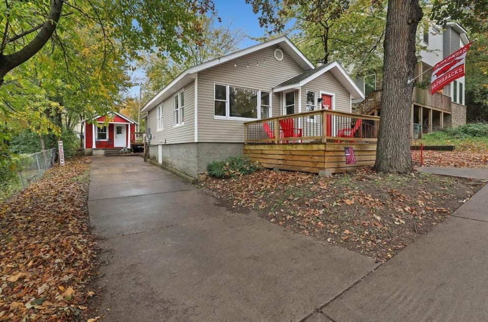 Little Red-Easy 1 2 Mi walk to UofA Campus House in Fayetteville