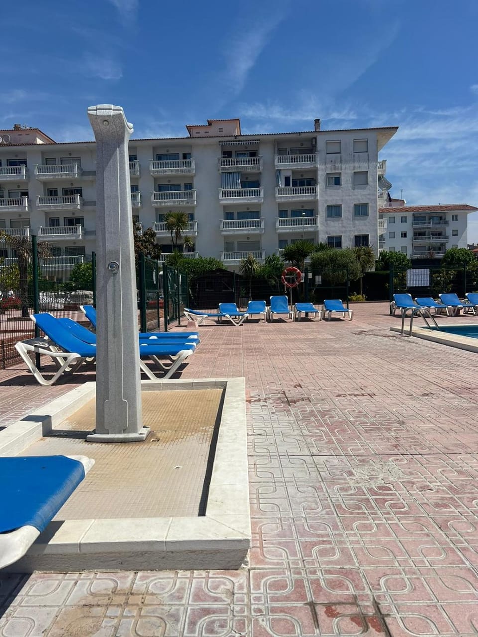 Swimming pool, sunbed