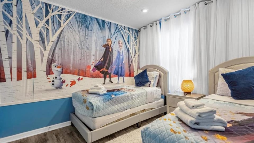 Summer Getaway - 7BR with Private Pool by Disney! House in Four Corners