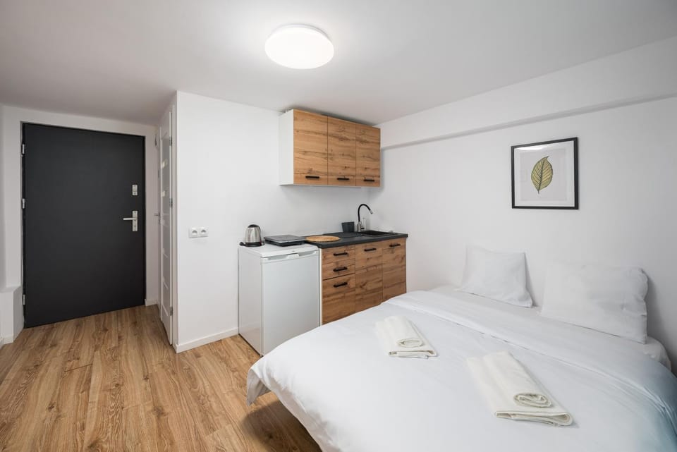 Bed, Kitchen or kitchenette, Photo of the whole room, Bedroom, towels, wardrobe