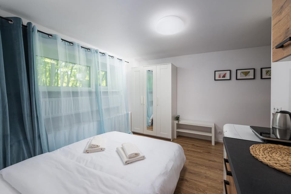 Bed, Kitchen or kitchenette, Photo of the whole room, Dining area, Bedroom, towels